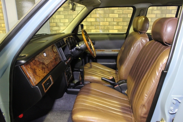 ラシーン内装カラーチェンジ・シートカバー・ウッドハンドル・ウッドパネルのカスタムをした写真助手席から撮影